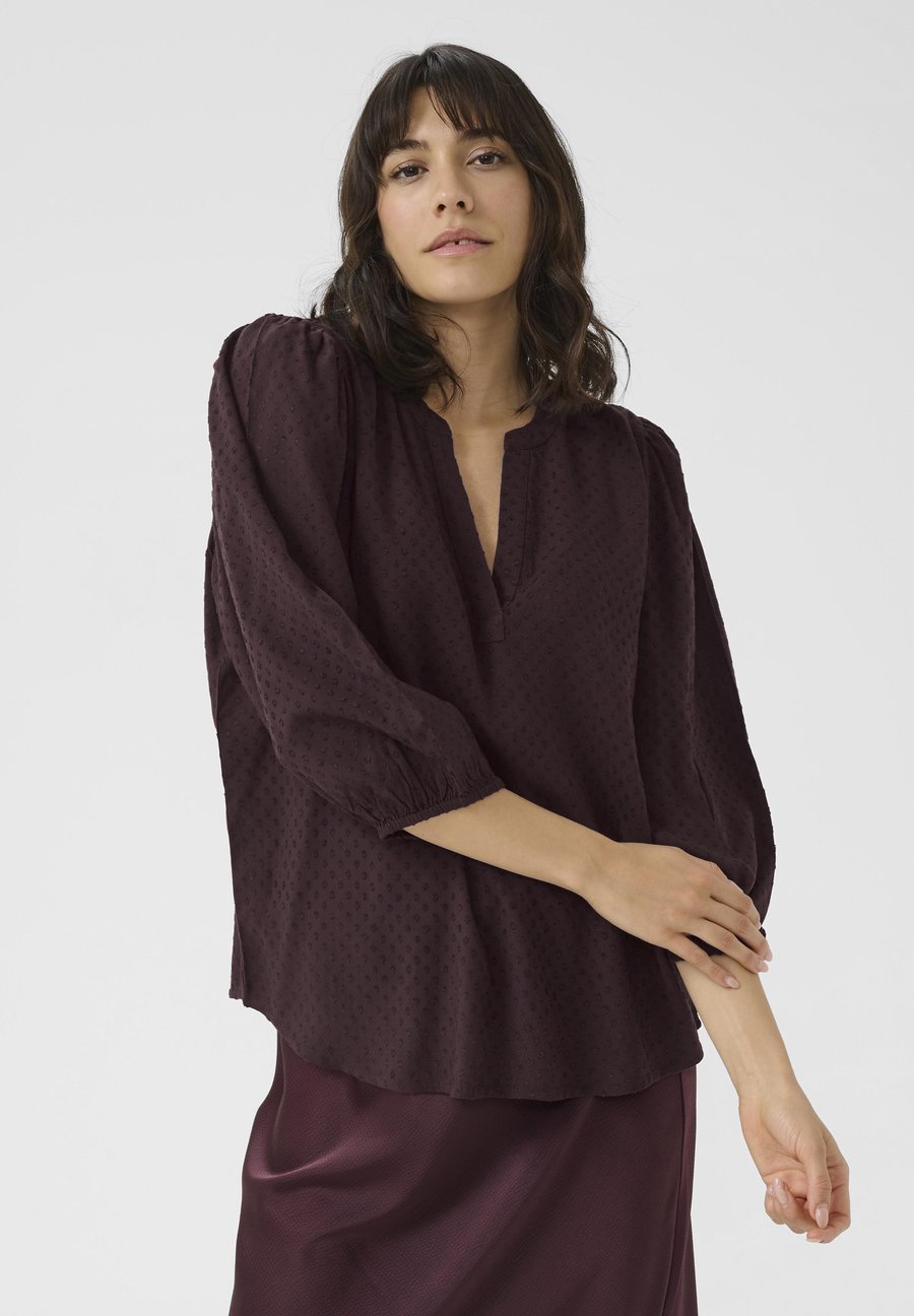 Блуза Kaffe ANNIKA , Fudge/Bordeaux
Блуза Kaffe ANNIKA , Fudge/Bordeaux