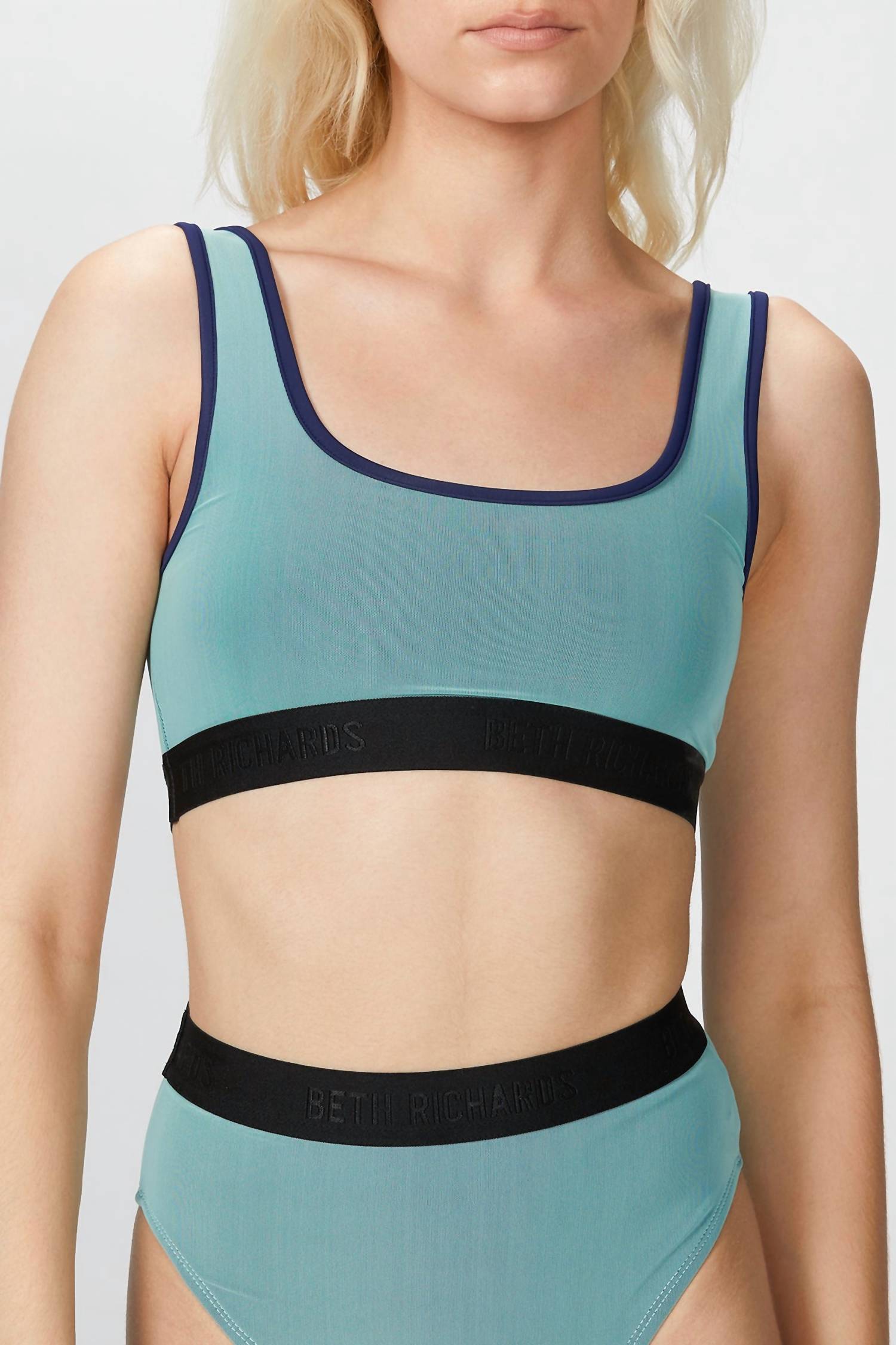 Ким бикини топ с сетчатой накладкой в мятном цвете BETH RICHARDS
Ким бикини топ с сетчатой накладкой в мятном цвете BETH RICHARDS