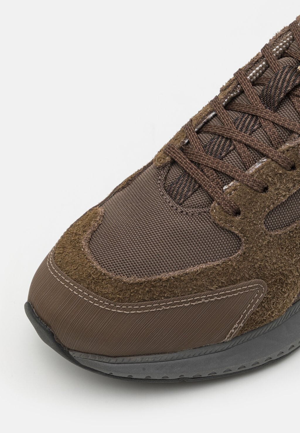 Кроссовки на шнуровке L003 EVO 224 Lacoste, коричневый
Кроссовки на шнуровке L003 EVO 224 Lacoste, коричневый