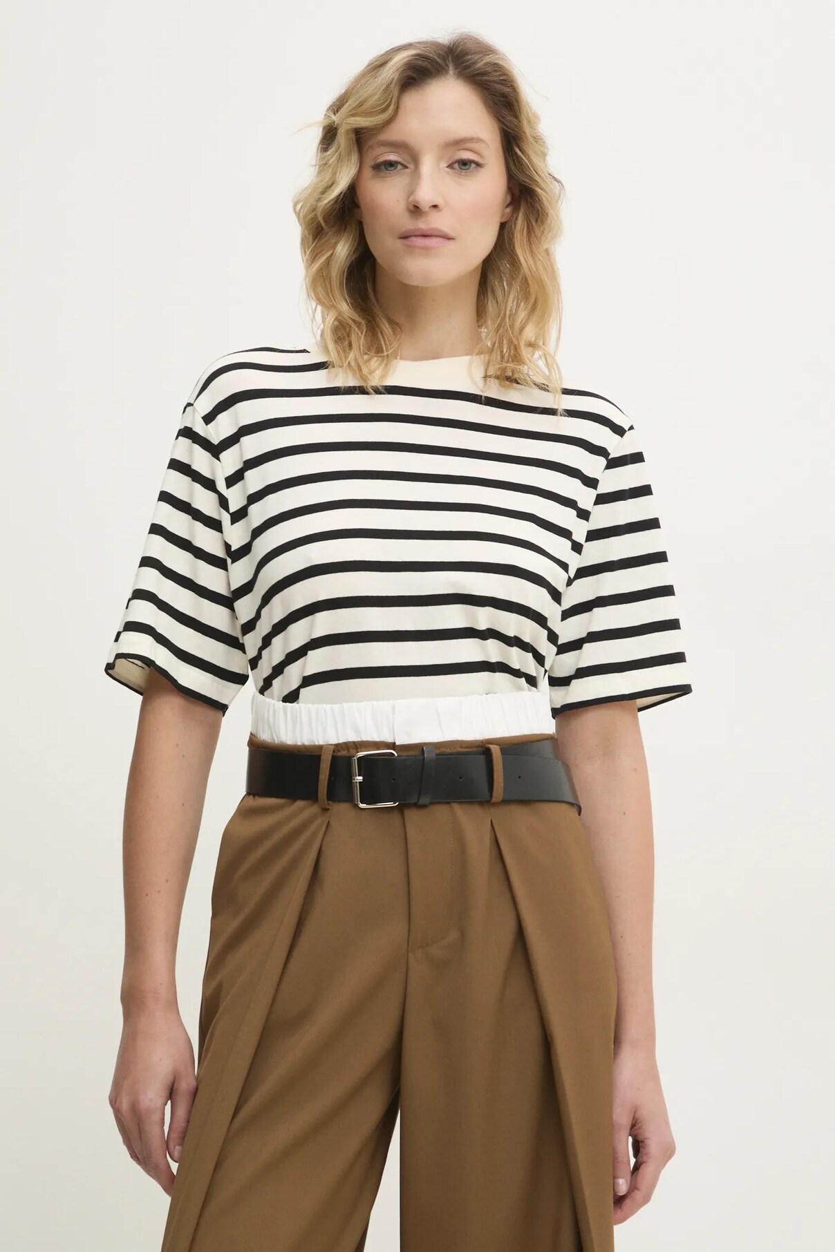 Футболка из хлопка Answear Lab, черный
Футболка из хлопка Answear Lab, черный