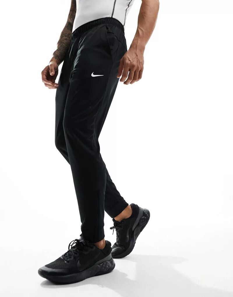 Черные джоггеры Nike Totality Dri-Fit
Черные джоггеры Nike Totality Dri-Fit