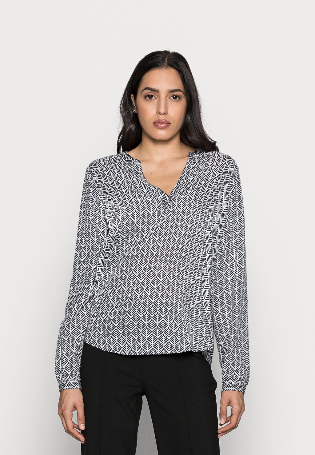 Блузка MARLU BLOUSE Kaffe, полночный морской/мел
Блузка MARLU BLOUSE Kaffe, полночный морской/мел
