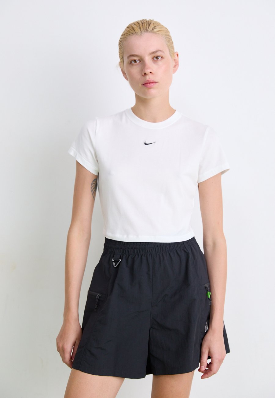 Футболка Nike Sportswear CROP, White, Белый, Футболка Nike Sportswear CROP, White
Футболка Nike Sportswear CROP, White, Белый, Футболка Nike Sportswear CROP, White