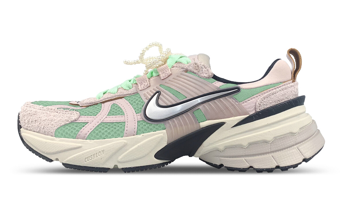 Кроссовки для бега V2K Run женские с низким верхом зеленый/розовый Nike
Кроссовки для бега V2K Run женские с низким верхом зеленый/розовый Nike