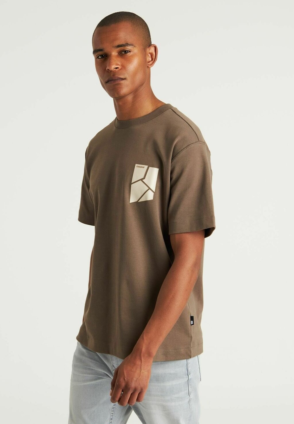 Футболка с принтом CARVER CHASIN', коричневый
Футболка с принтом CARVER CHASIN', коричневый