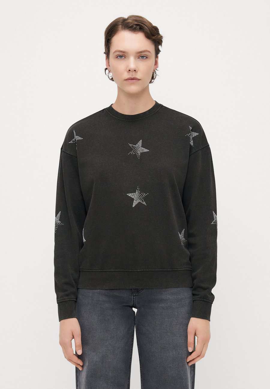 Толстовка ONLY Tall ONLINDA O NECK, Black/Silver-Coloured/Black
Толстовка ONLY Tall ONLINDA O NECK, Black/Silver-Coloured/Black