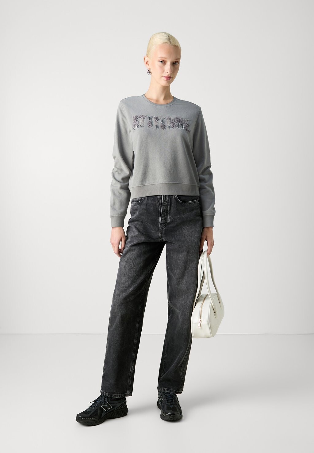 Толстовка ONLLORI TECHNIQUE ONECK ONLY, серый
Толстовка ONLLORI TECHNIQUE ONECK ONLY, серый