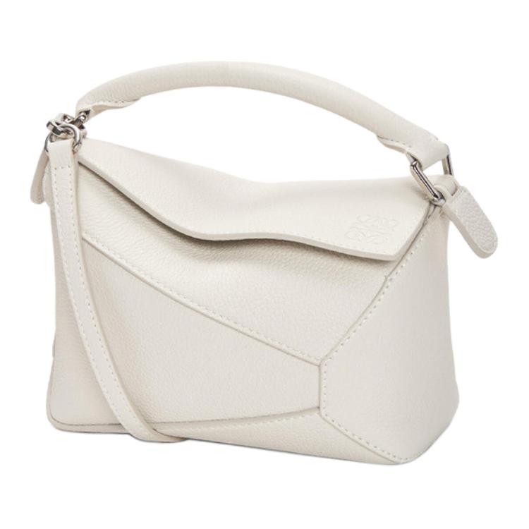 Сумка-головоломка Mini из мягкой зернистой телячьей кожи, через плечо, кросс-боди, женская белая LOEWE
Сумка-головоломка Mini из мягкой зернистой телячьей кожи, через плечо, кросс-боди, женская белая LOEWE