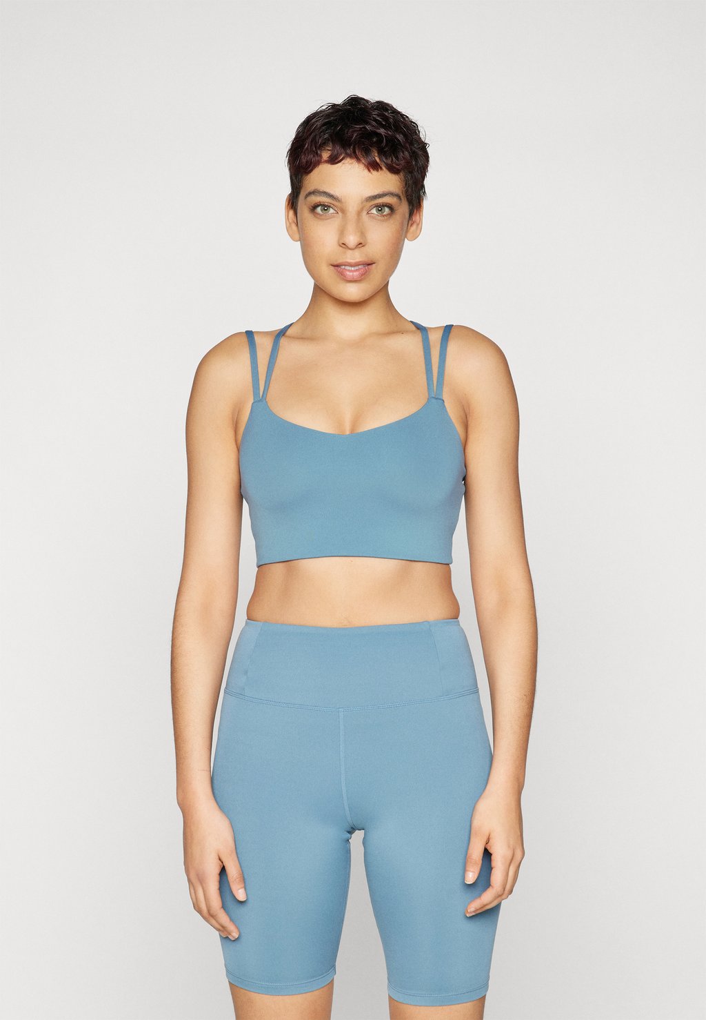 Спортивный бюстгальтер с легкой поддержкой FLOAT NOAH STRAPPY BRA Girlfriend Collective, синий
Спортивный бюстгальтер с легкой поддержкой FLOAT NOAH STRAPPY BRA Girlfriend Collective, синий