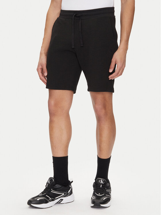 Спортивные шорты обычного кроя J30J327247 Calvin Klein Jeans, черный 
Спортивные шорты обычного кроя J30J327247 Calvin Klein Jeans, черный