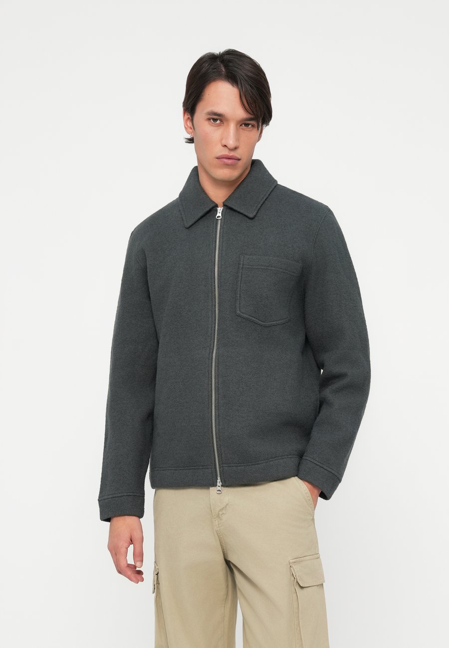 Куртка Samsøe Samsøe HANNES FULL ZIP, Dark Evergreen/Dark Green
Куртка Samsøe Samsøe HANNES FULL ZIP, Dark Evergreen/Dark Green