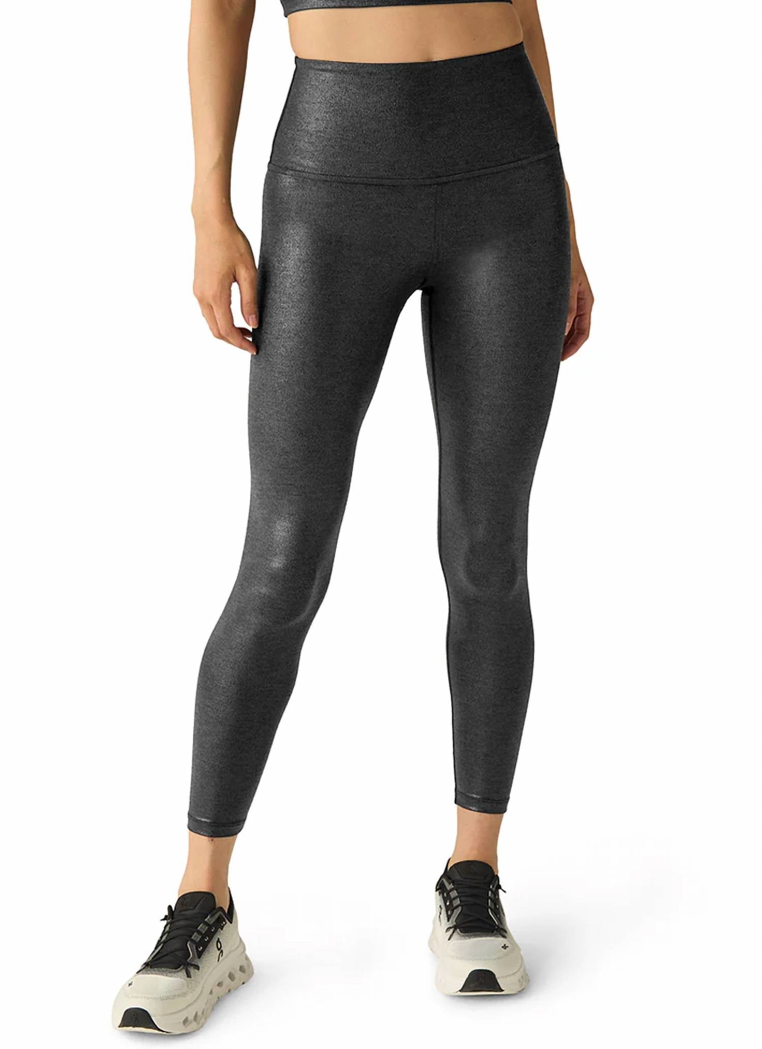 Черные леггинсы миди с высокой талией из искусственной кожи с эффектом фольги BEYOND YOGA
Черные леггинсы миди с высокой талией из искусственной кожи с эффектом фольги BEYOND YOGA