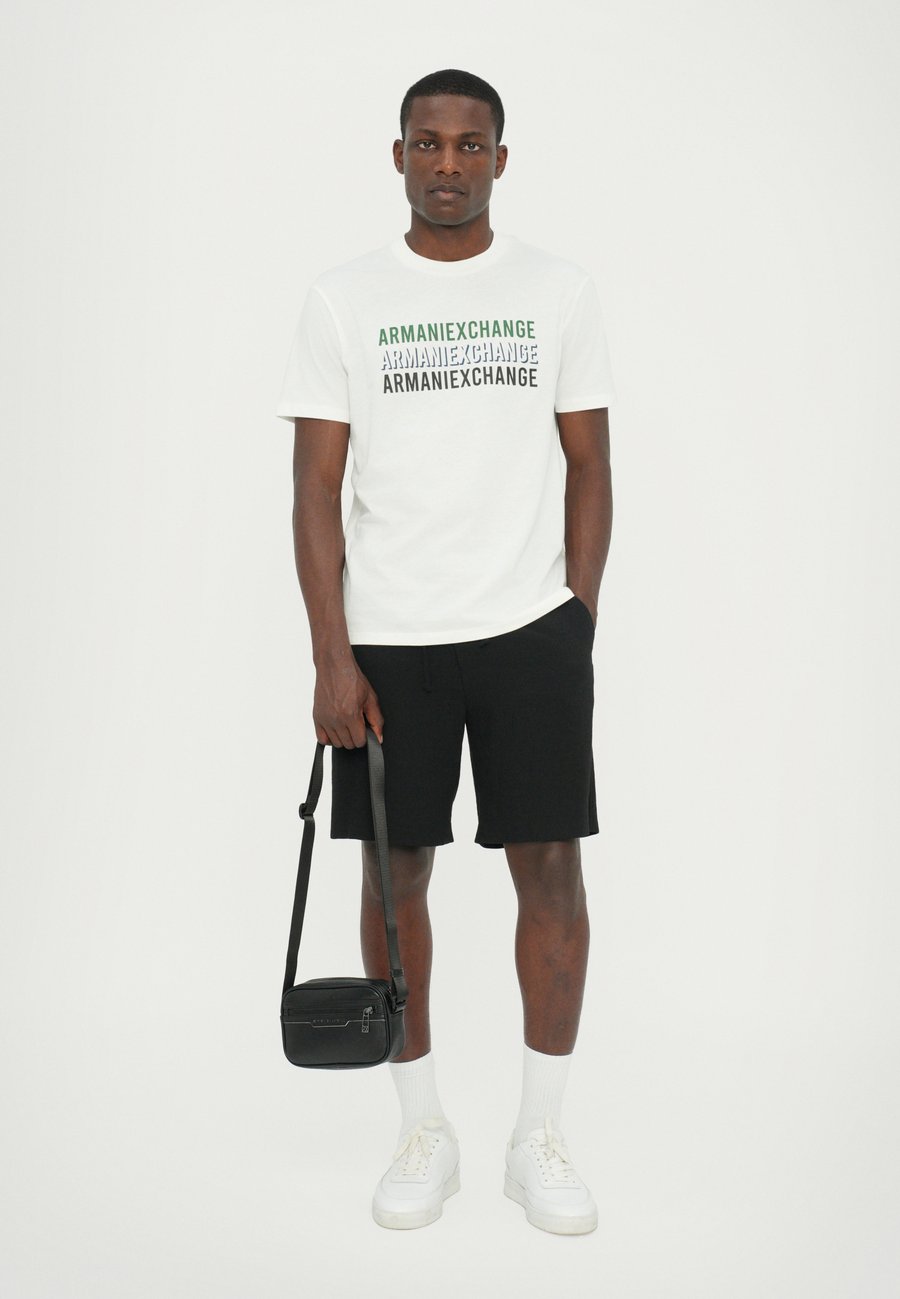 Сумка кросс-боди Armani Exchange CROSSBODY UNISEX BAG, Black
Сумка кросс-боди Armani Exchange CROSSBODY UNISEX BAG, Black