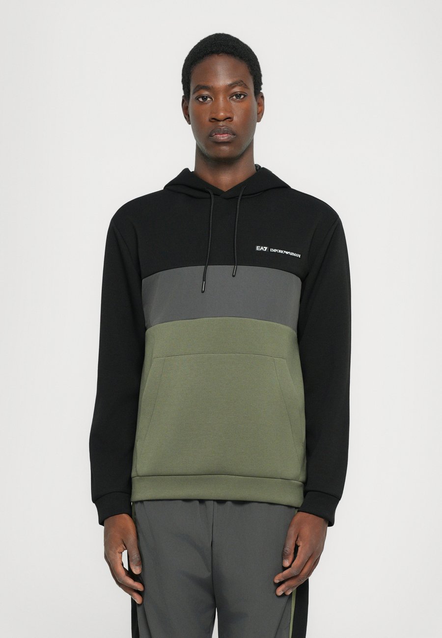 Худи EA7 Emporio Armani TRAIN ATHLETIC, Beetle/Multi-Coloured
Худи EA7 Emporio Armani TRAIN ATHLETIC, Beetle/Multi-Coloured