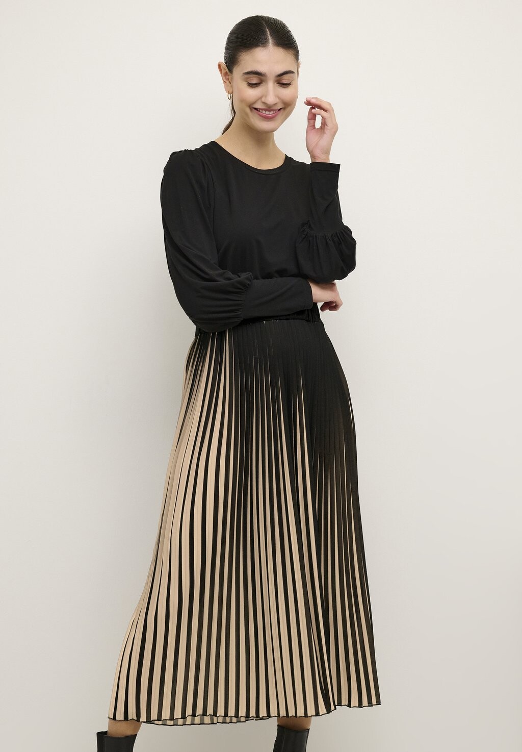 Трикотажное платье Culture, черный
Трикотажное платье Culture, черный