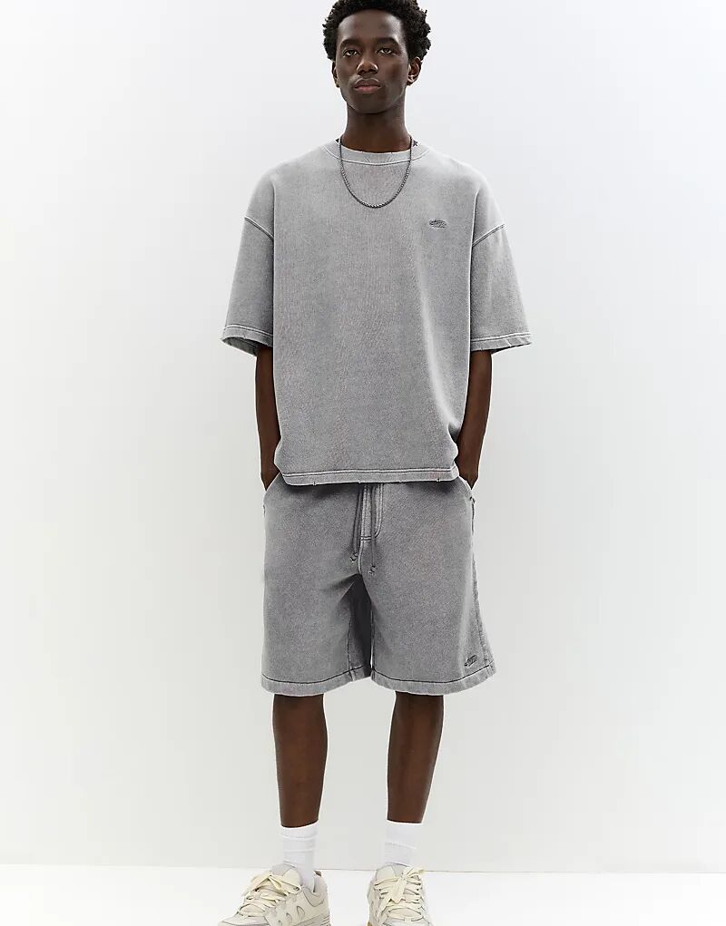 Шорты-бермуды Pull&Bear STWD с потертостями серого цвета
Шорты-бермуды Pull&Bear STWD с потертостями серого цвета