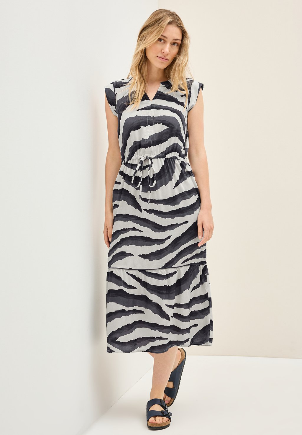 Повседневное платье GEMUSTERTES VOLANT Cecil, серый
Повседневное платье GEMUSTERTES VOLANT Cecil, серый