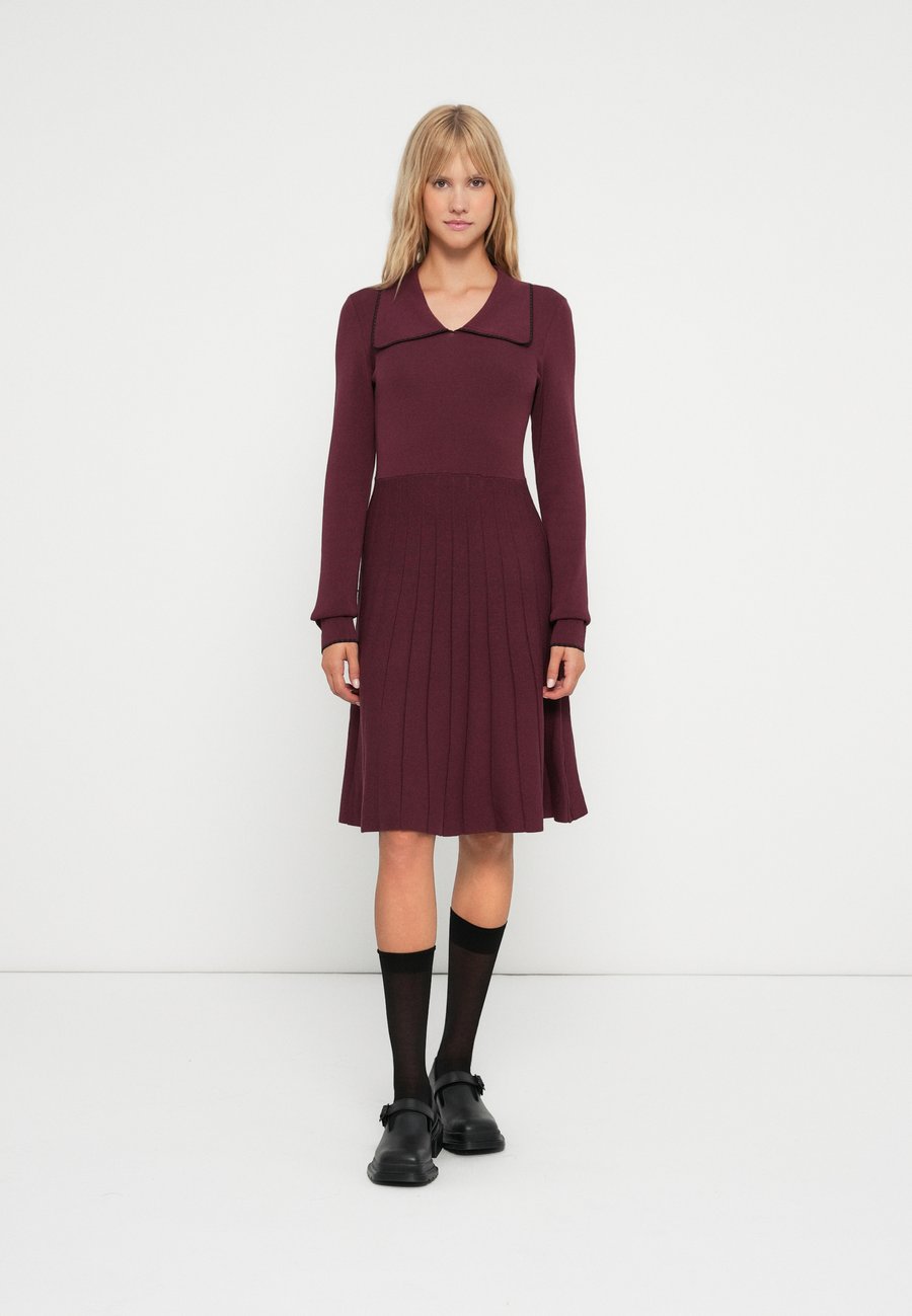 Платье YAS YASUNO DRESS, Port Royale/Bordeaux
Платье YAS YASUNO DRESS, Port Royale/Bordeaux