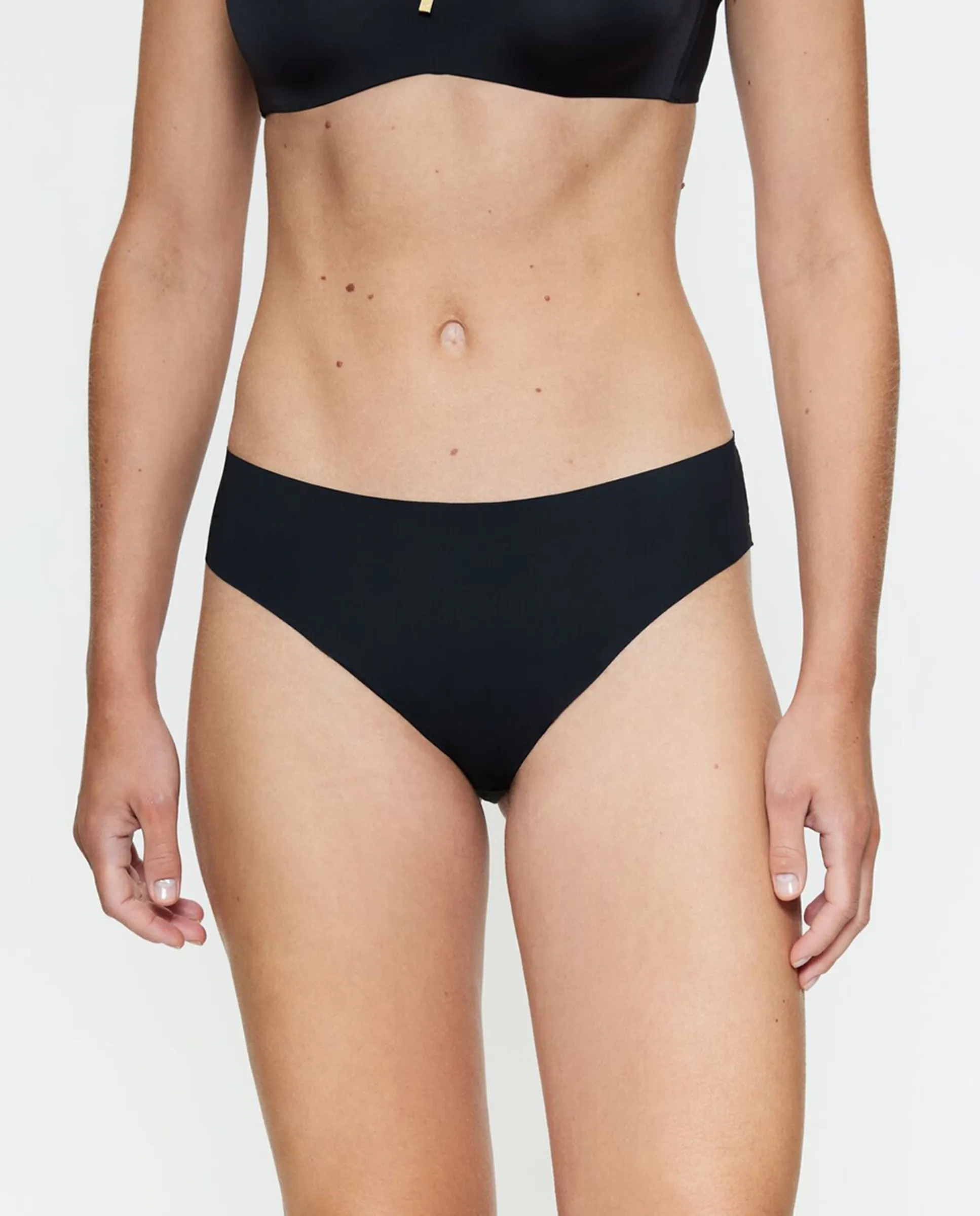 Трусики тай с декоративной эластичной отделкой и утонченным кроем, выполненные из экологичной микрофибры Triumph, черный
Трусики тай с декоративной эластичной отделкой и утонченным кроем, выполненные из экологичной микрофибры Triumph, черный