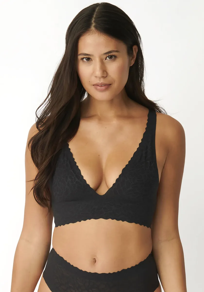Бюстгальтер без косточек Sloggi "Zero Feel Lace 2.0 Top", слегка уплотненные чашки, закругленный кружевной низ, черный
Бюстгальтер без косточек Sloggi "Zero Feel Lace 2.0 Top", слегка уплотненные чашки, закругленный кружевной низ, черный