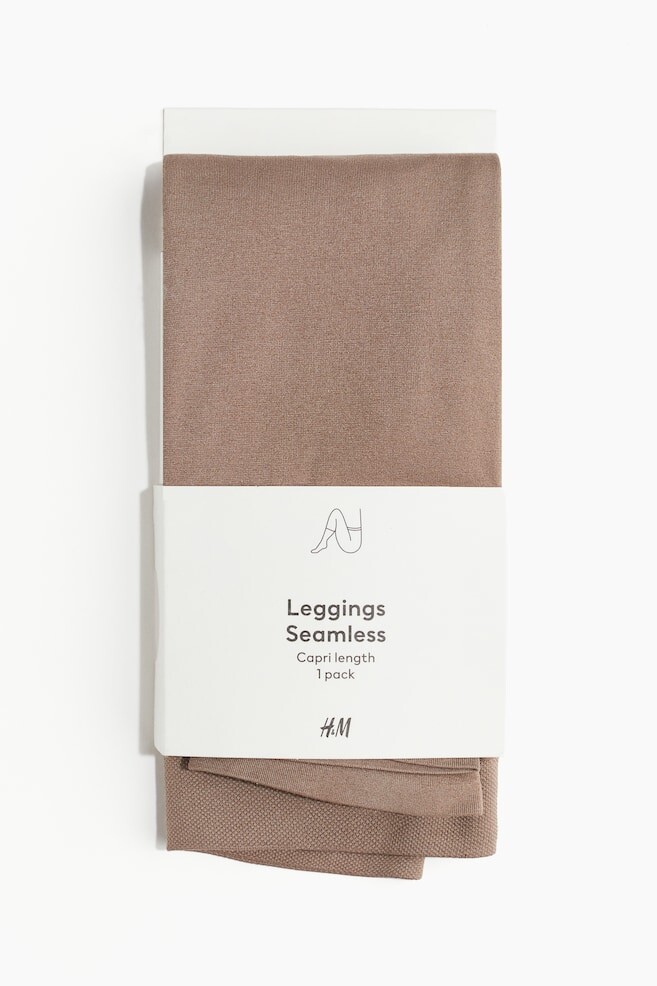 Бесшовные леггинсы капри H&M, бежевый
Бесшовные леггинсы капри H&M, бежевый