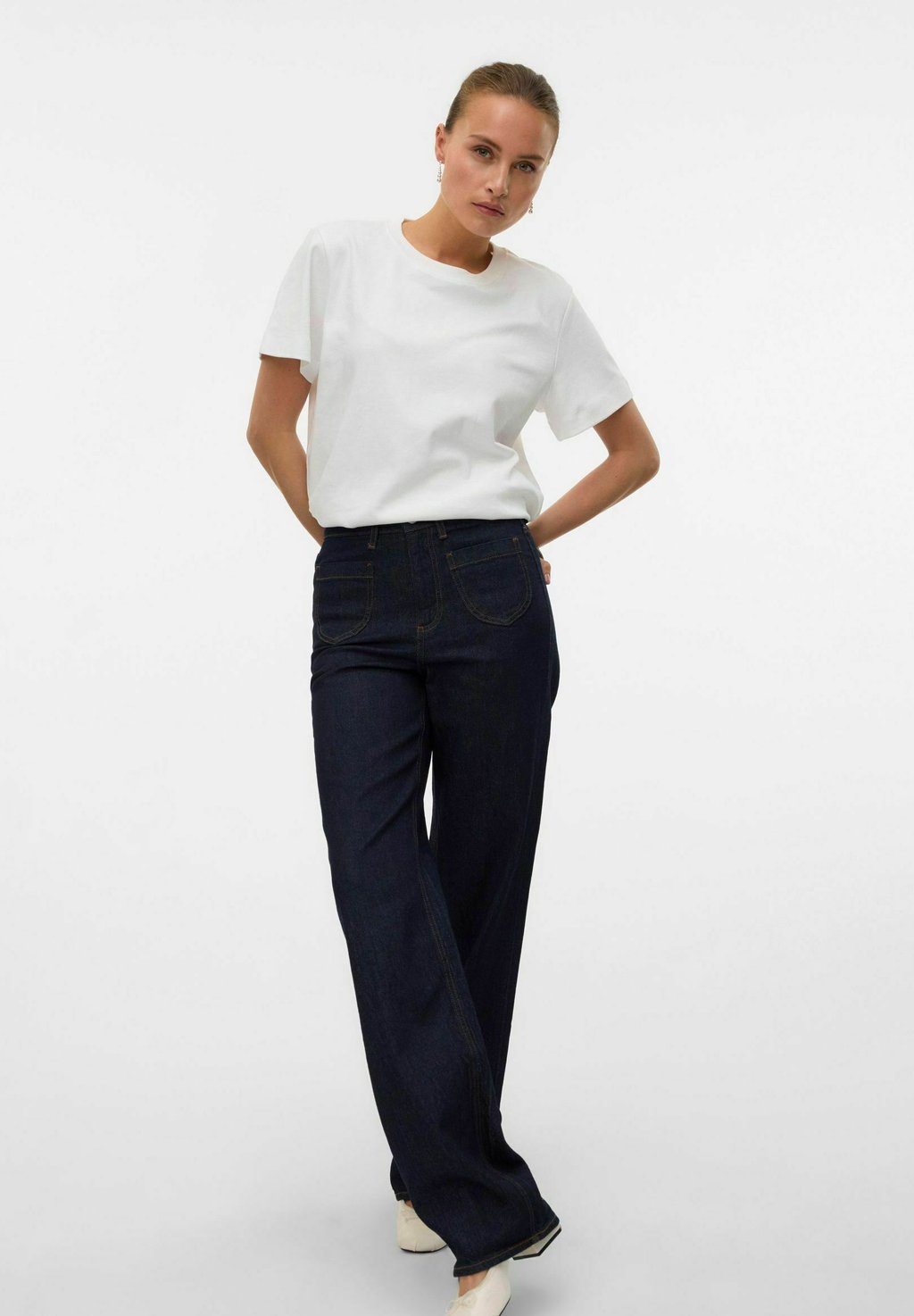 Джинсы прямого кроя WEIT GESCHNITTEN VMTESSA BEINSCHNITT Vero Moda, цвет Dark Blue Denim
Джинсы прямого кроя WEIT GESCHNITTEN VMTESSA BEINSCHNITT Vero Moda, цвет Dark Blue Denim