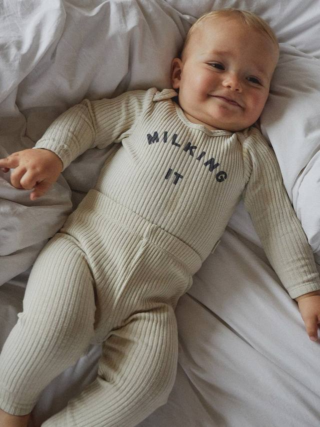 Детские леггинсы из органического хлопка в рубчик Claude & Co, цвет Oat
Детские леггинсы из органического хлопка в рубчик Claude & Co, цвет Oat