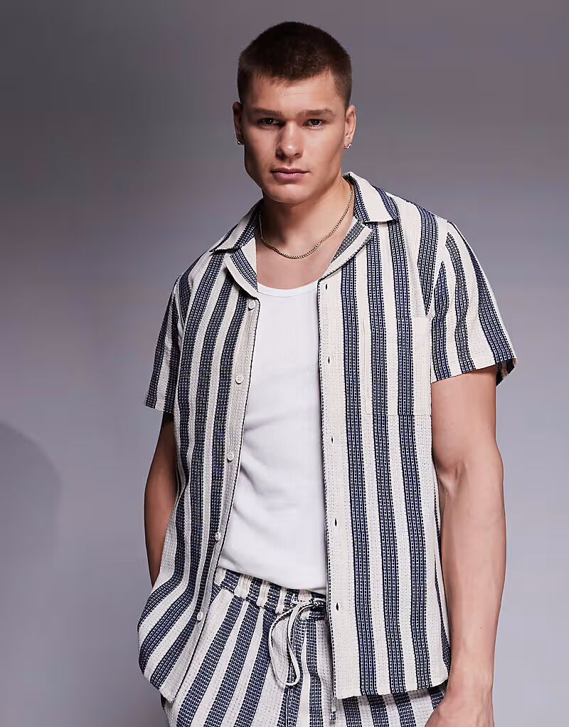 Рубашка с короткими рукавами в фактурную полоску South Beach синего цвета 
Рубашка с короткими рукавами в фактурную полоску South Beach синего цвета