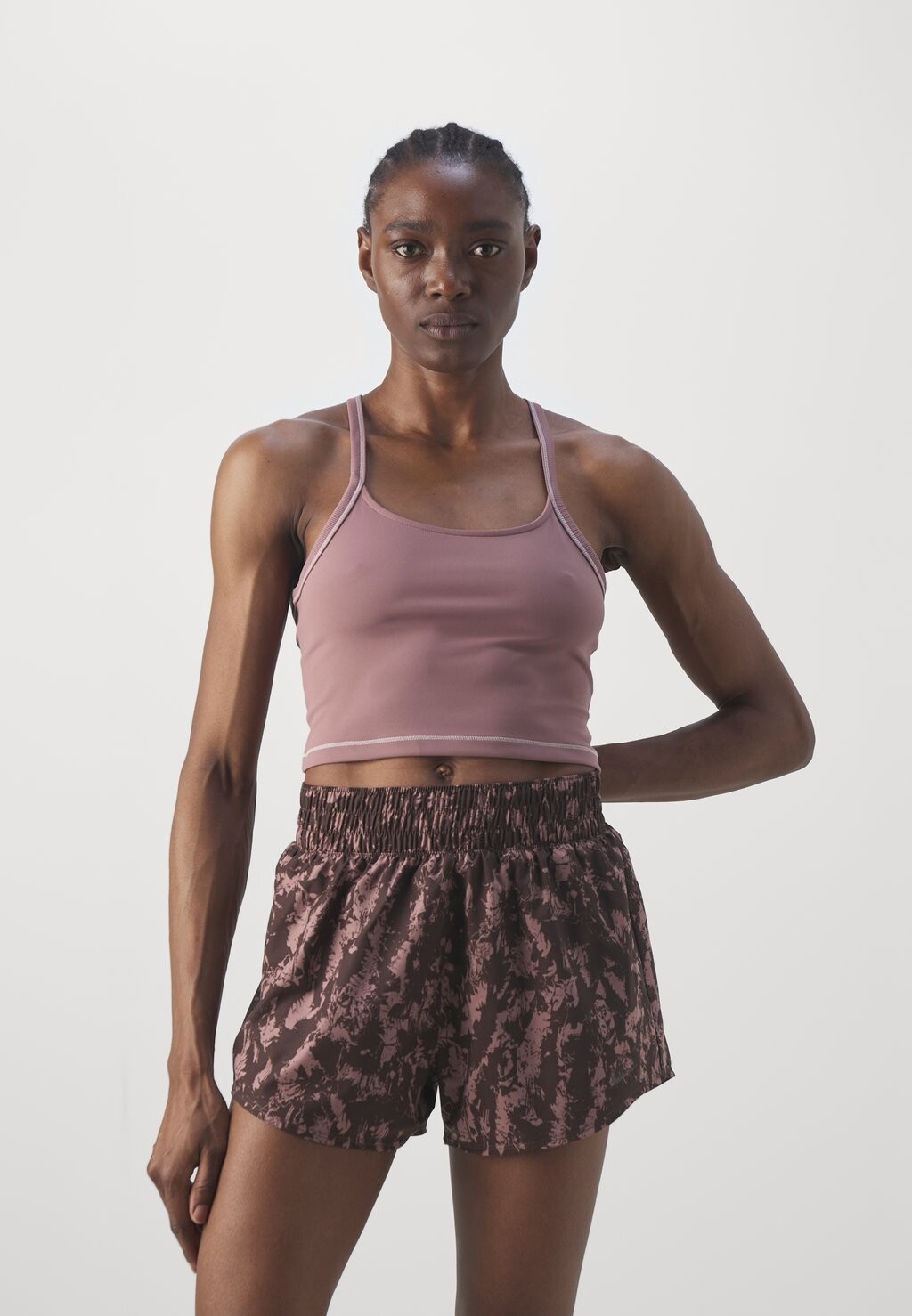 Топ Nike, дымчато-лиловый/рассвет One Fitted Crop
Топ Nike, дымчато-лиловый/рассвет One Fitted Crop