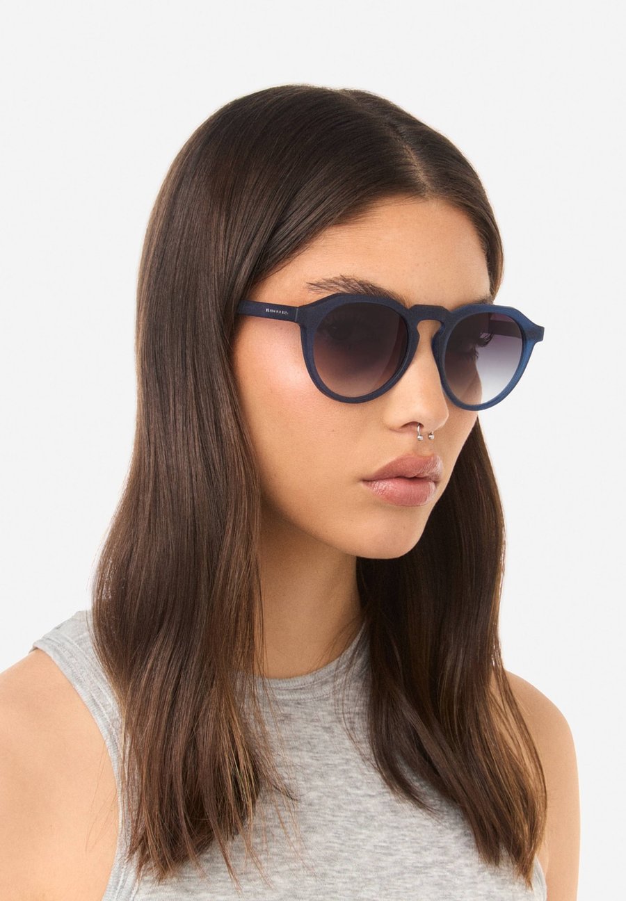 Солнцезащитные очки Hawkers WARWICK RAW POLARIZED, Blue
Солнцезащитные очки Hawkers WARWICK RAW POLARIZED, Blue