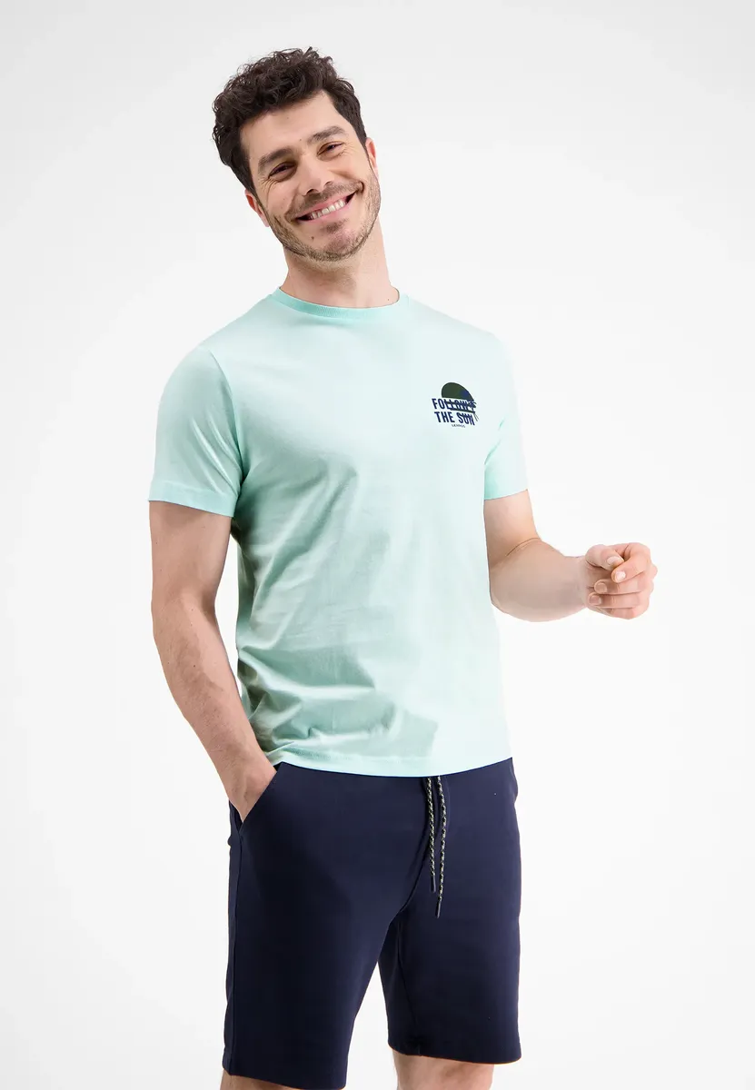 Футболка LERROS "Футболка LERROS с принтом на груди *Follow the sun*", цвет Tinted Aqua
Футболка LERROS "Футболка LERROS с принтом на груди *Follow the sun*", цвет Tinted Aqua