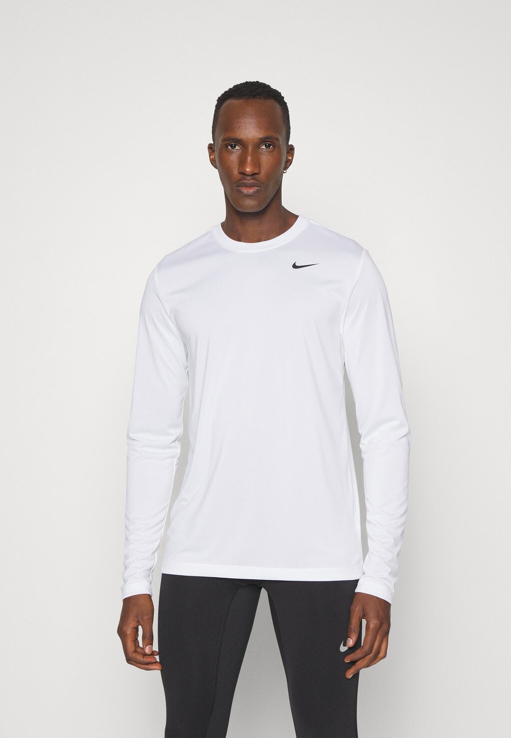 Футболка с длинным рукавом TEE RESET Nike, белый/черный
Футболка с длинным рукавом TEE RESET Nike, белый/черный