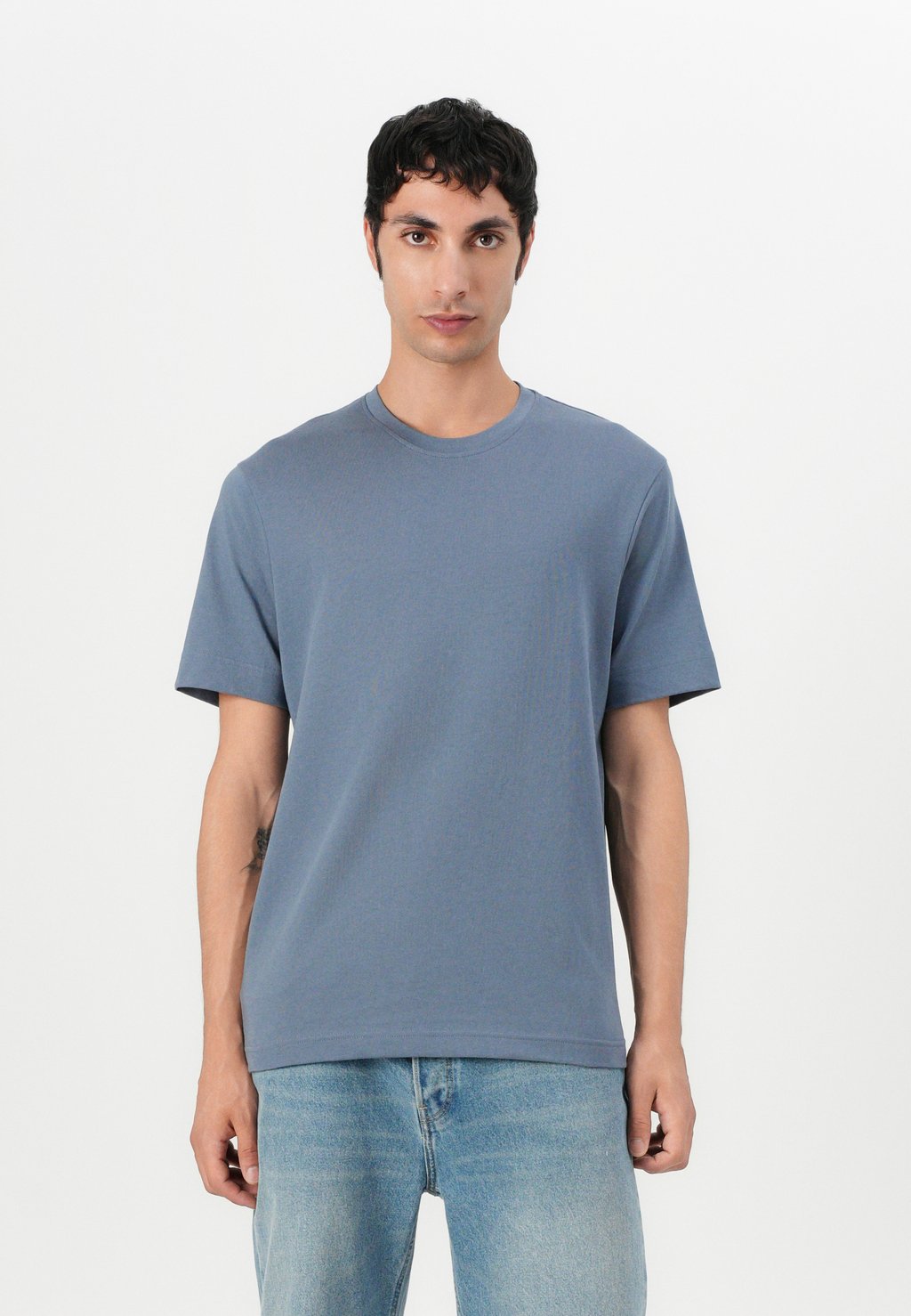 Базовая футболка RAPHAEL DRYKORN, светло-голубой
Базовая футболка RAPHAEL DRYKORN, светло-голубой