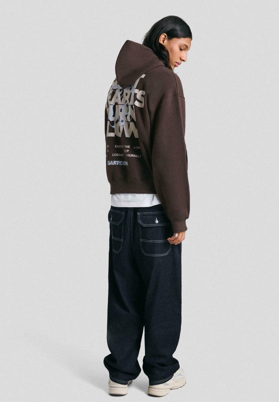 Толстовка Bershka PULLOVER, Dark Brown
Толстовка Bershka PULLOVER, Dark Brown