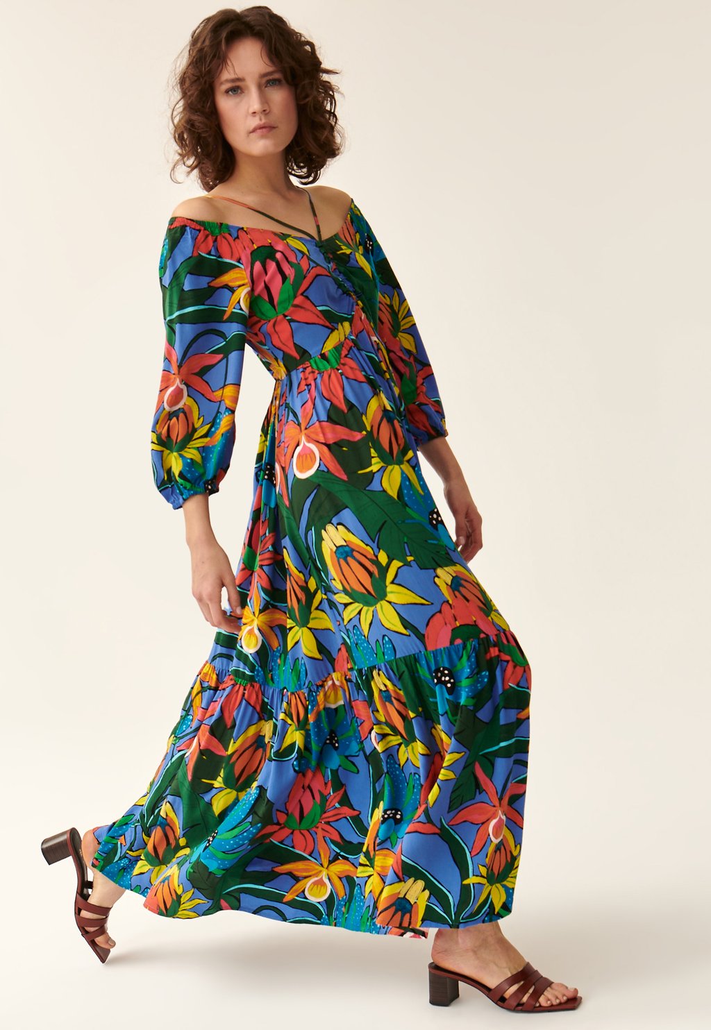 Платье макси PALMIKO TATUUM, синий
Платье макси PALMIKO TATUUM, синий