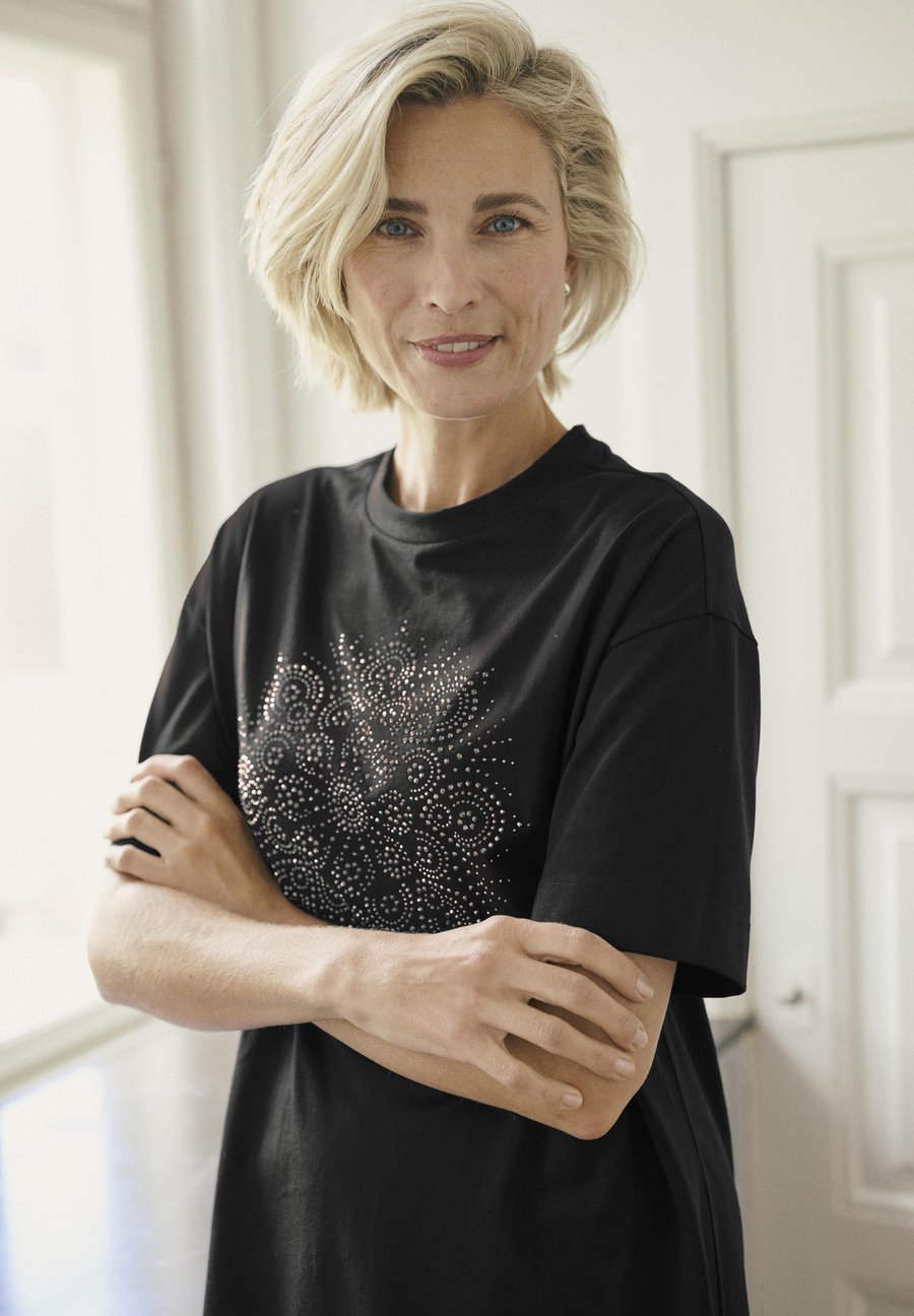 Футболка Bon'A Parte NAVA , Black Metal Stones Artwork/Black, Черный, Футболка Bon'A Parte NAVA , Black Metal Stones Artwork/Black
Футболка Bon'A Parte NAVA , Black Metal Stones Artwork/Black, Черный, Футболка Bon'A Parte NAVA , Black Metal Stones Artwork/Black