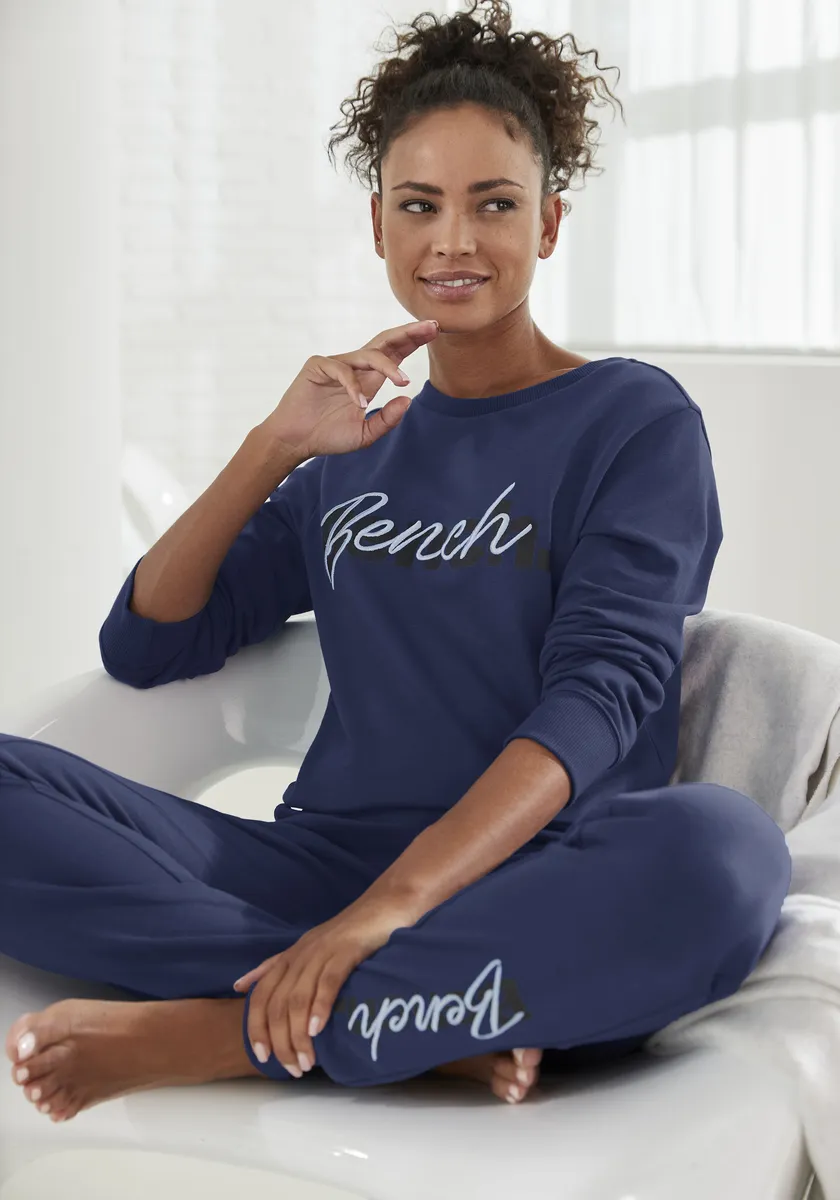 Bench Толстовка для отдыха с логотипом и вышивкой, костюм для отдыха Bench Loungewear, цвет морской волны
Bench Толстовка для отдыха с логотипом и вышивкой, костюм для отдыха Bench Loungewear, цвет морской волны