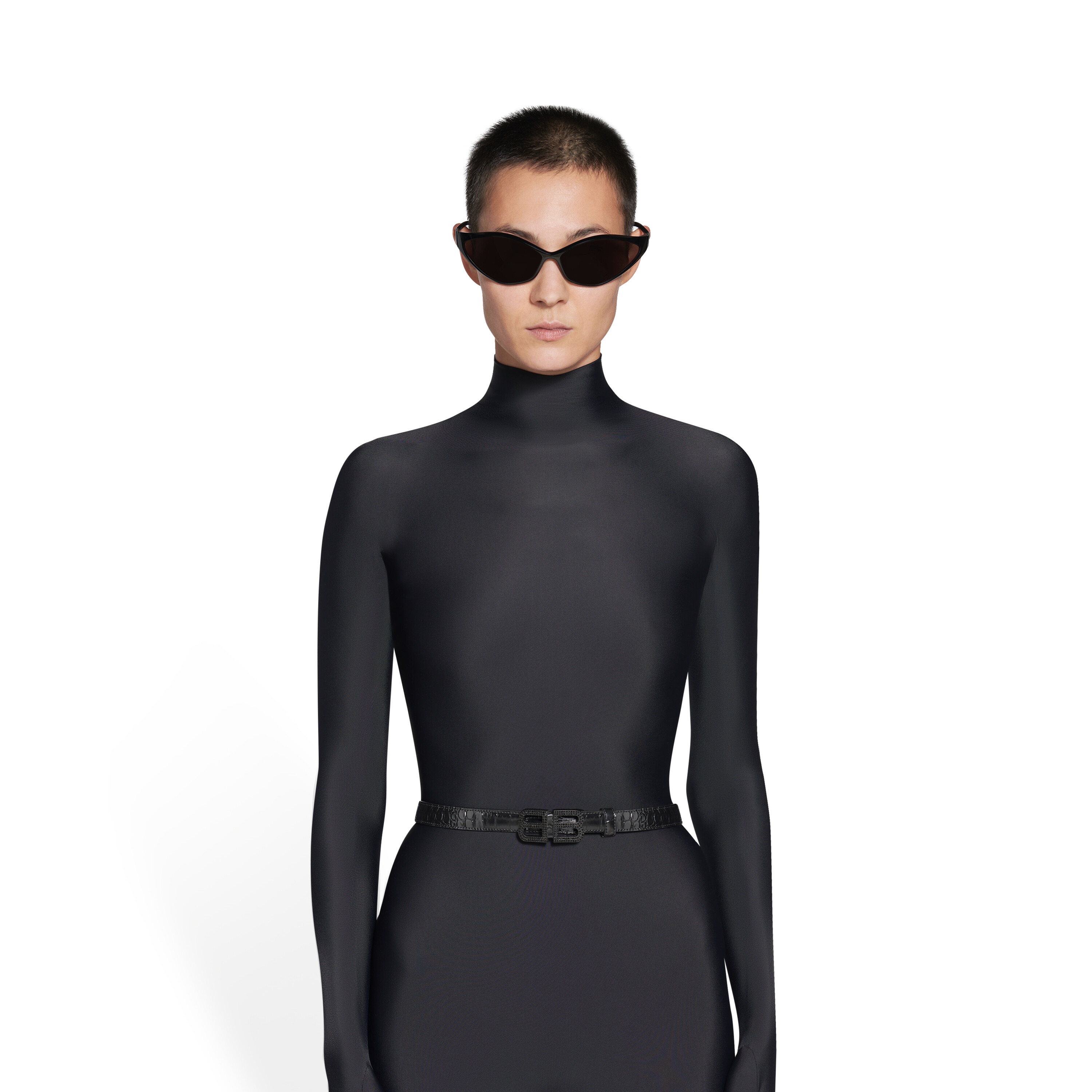 BB Hourglass Тонкий ремень из крокодиловой кожи с тиснением и стразами BALENCIAGA, черный
BB Hourglass Тонкий ремень из крокодиловой кожи с тиснением и стразами BALENCIAGA, черный