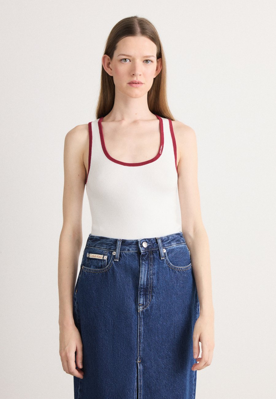 Топ Calvin Klein Jeans TANK WITH COLOR BLOCK, Brilliant White Combo/White
Топ Calvin Klein Jeans TANK WITH COLOR BLOCK, Brilliant White Combo/White