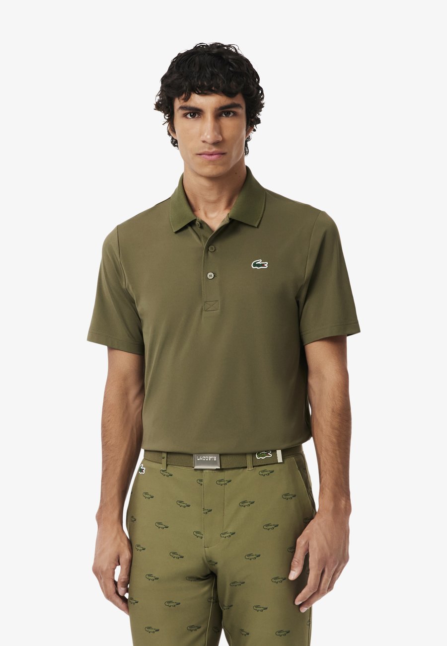 Поло Lacoste Sport SHORT SLEEVES , Vert Kaki E9F/Green, Зеленый, Поло Lacoste Sport SHORT SLEEVES , Vert Kaki E9F/Green
Поло Lacoste Sport SHORT SLEEVES , Vert Kaki E9F/Green, Зеленый, Поло Lacoste Sport SHORT SLEEVES , Vert Kaki E9F/Green