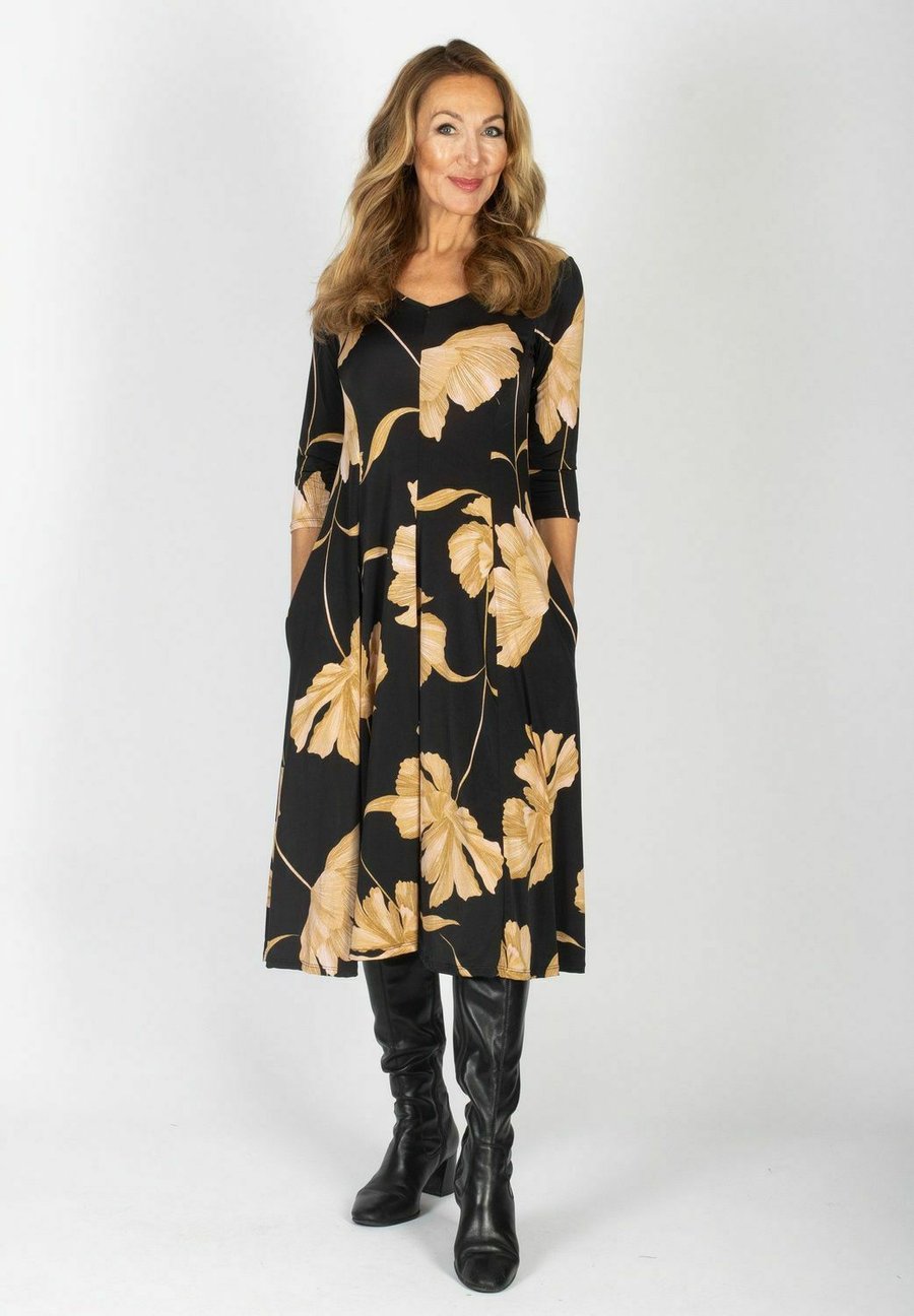 Платье Stockholms Klänningsfabrik Jersey dress, Black
Платье Stockholms Klänningsfabrik Jersey dress, Black