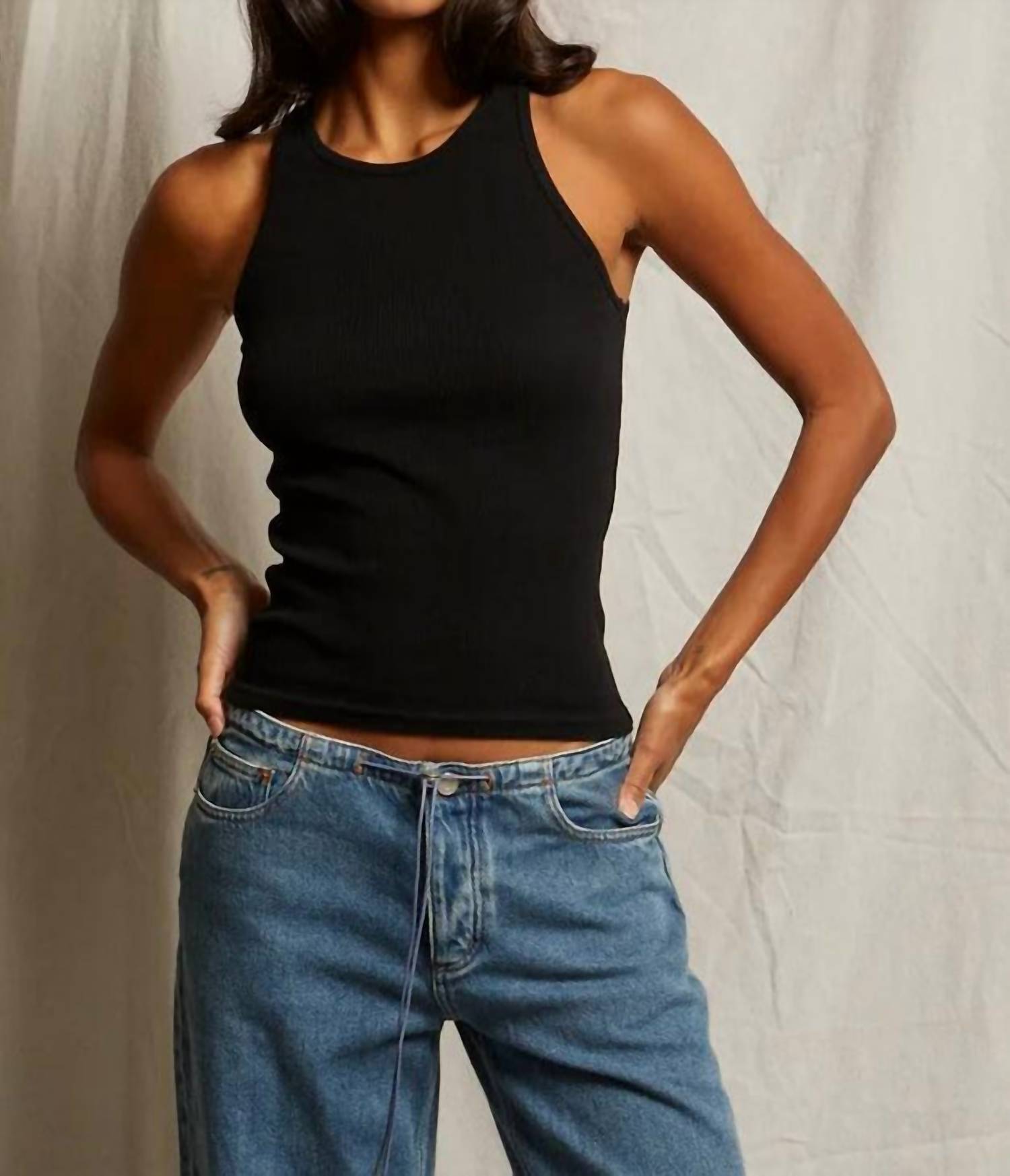 Топ Kravitz Tank In черный Perfectwhitetee, черный
Топ Kravitz Tank In черный Perfectwhitetee, черный