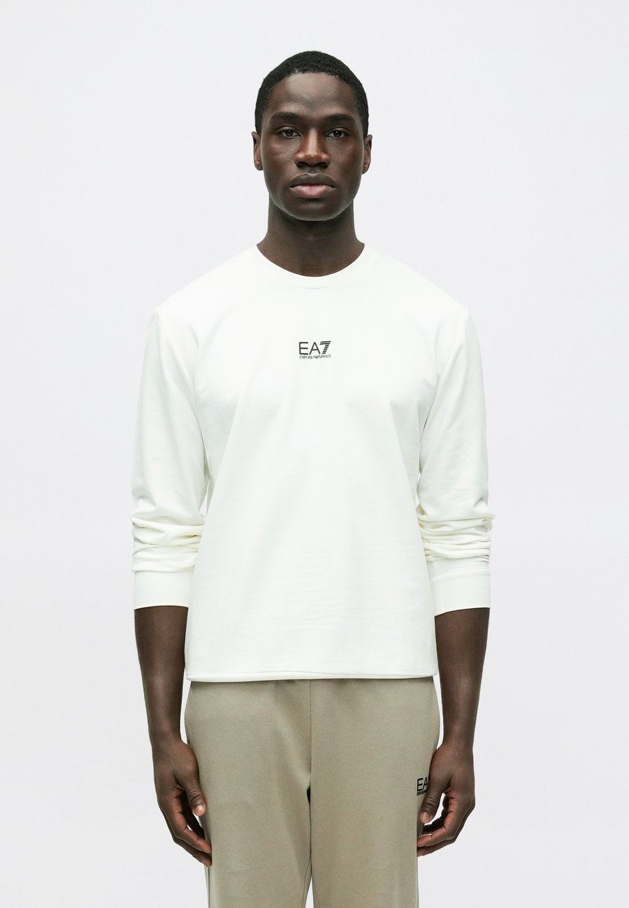 Толстовка EA7 Emporio Armani TRAIN CORE, Sugar Swizzle/White
Толстовка EA7 Emporio Armani TRAIN CORE, Sugar Swizzle/White