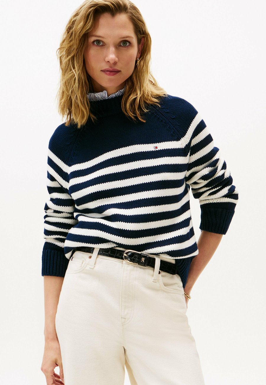 Джемпер Tommy Hilfiger STRIPE MOCK NECK , Blue White Eng Stripe Sweaters/Dark Blue
Джемпер Tommy Hilfiger STRIPE MOCK NECK , Blue White Eng Stripe Sweaters/Dark Blue