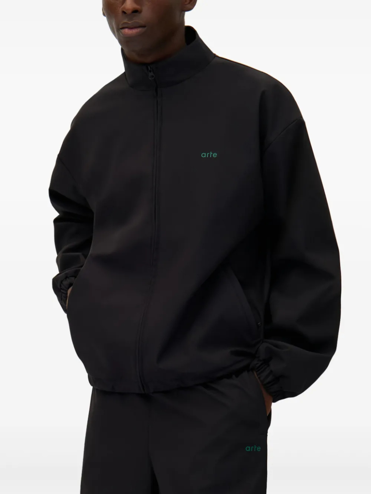 Толстовка с вышитым логотипом ARTE, черный
Толстовка с вышитым логотипом ARTE, черный