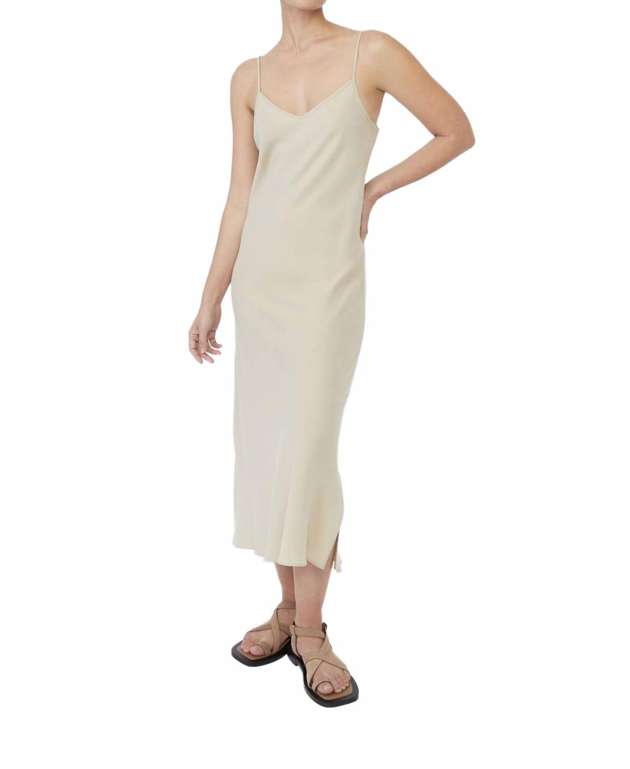 Купровое платье-комбинация в песочном цвете Dāl the Label, Sand
Купровое платье-комбинация в песочном цвете Dāl the Label, Sand