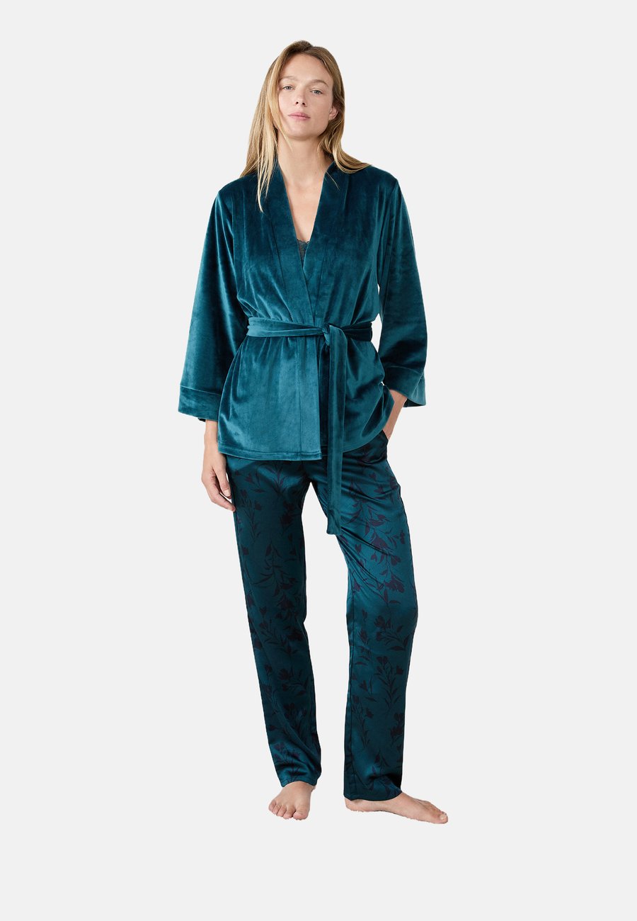Пижамный комплект Etam VERA SET, Dark Blue
Пижамный комплект Etam VERA SET, Dark Blue