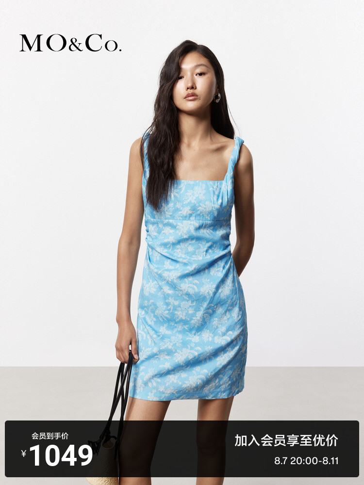 Платье плиссированное Moco Moanke 2024 на бретеях, синий
Платье плиссированное Moco Moanke 2024 на бретеях, синий