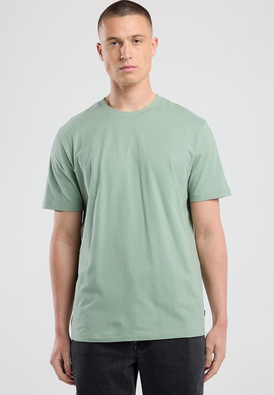 Футболка America Today ERIC, Sage/Metallic Green, Зеленый, Футболка America Today ERIC, Sage/Metallic Green
Футболка America Today ERIC, Sage/Metallic Green, Зеленый, Футболка America Today ERIC, Sage/Metallic Green
