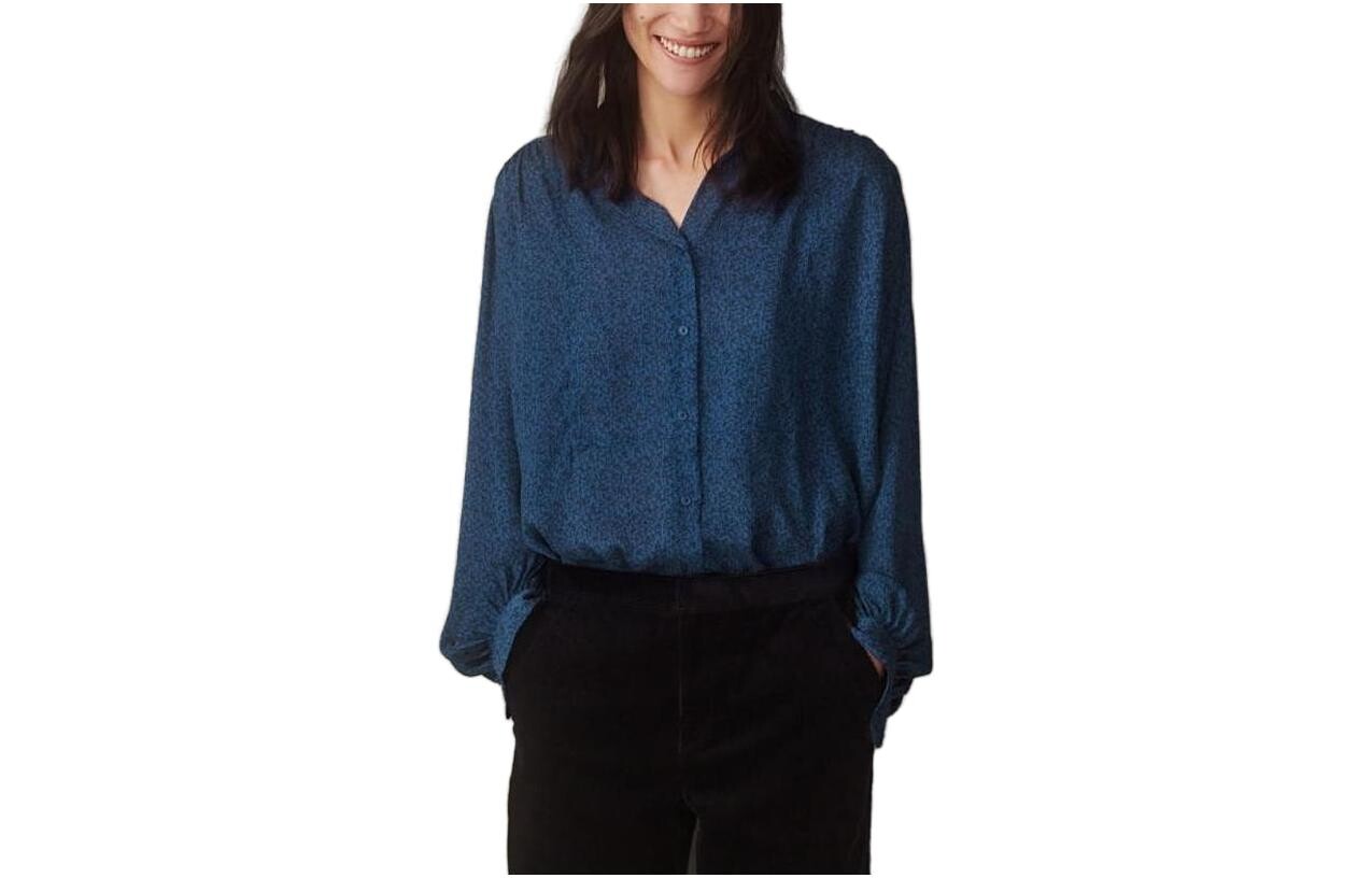 Рубашка женская из коллекции X Clare Waight Keller цвета морской волны Uniqlo
Рубашка женская из коллекции X Clare Waight Keller цвета морской волны Uniqlo